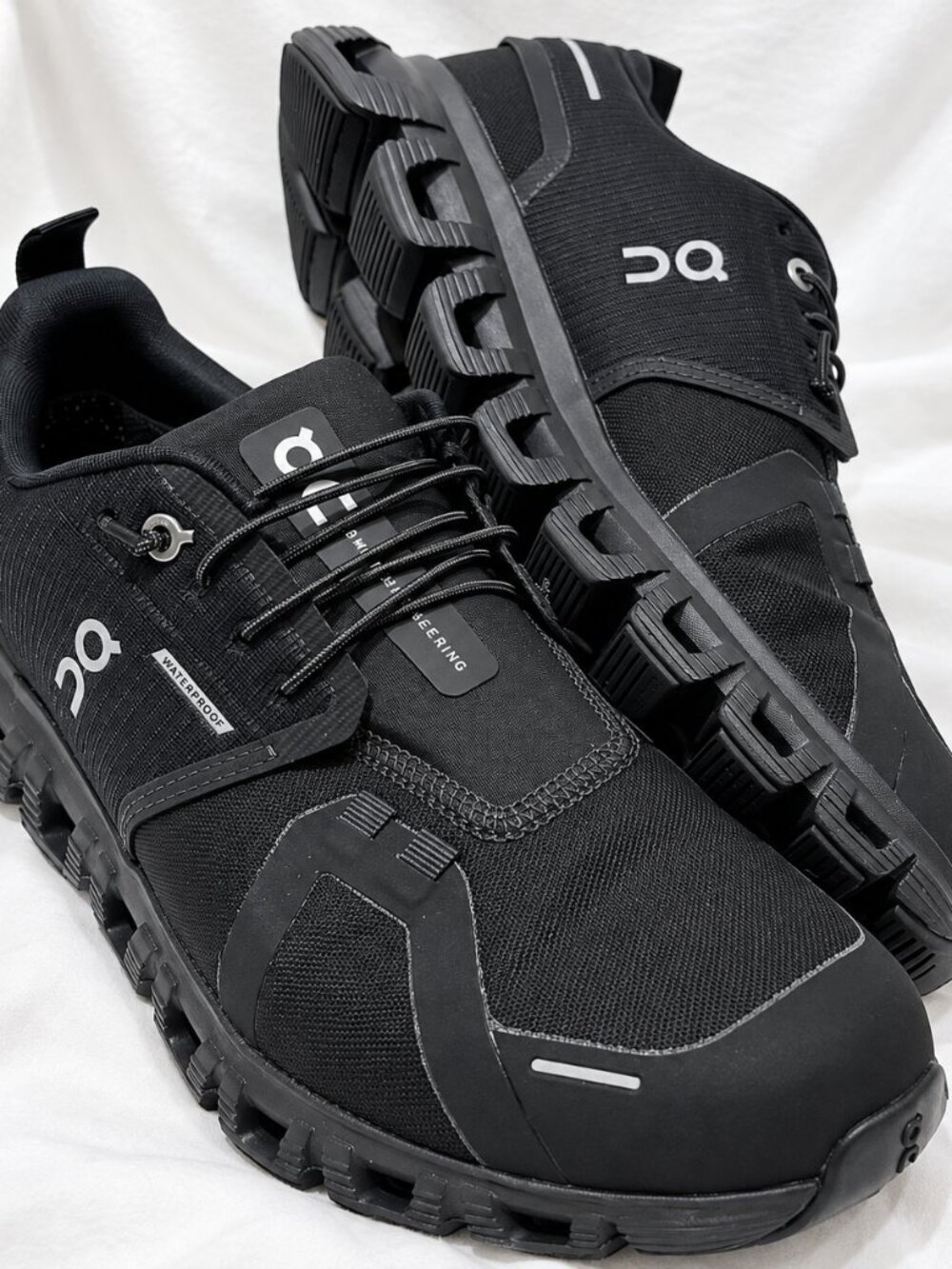 On Cloud 5 Waterproof Women’s Running Shoes Black – Size 9